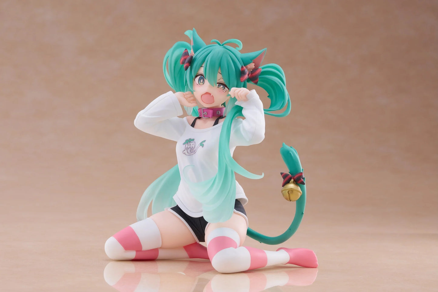 PRE ORDER – HATSUNE MIKU DESKTOP CUTE FIGURE ( CAT EAR T-SHIRT VER. )