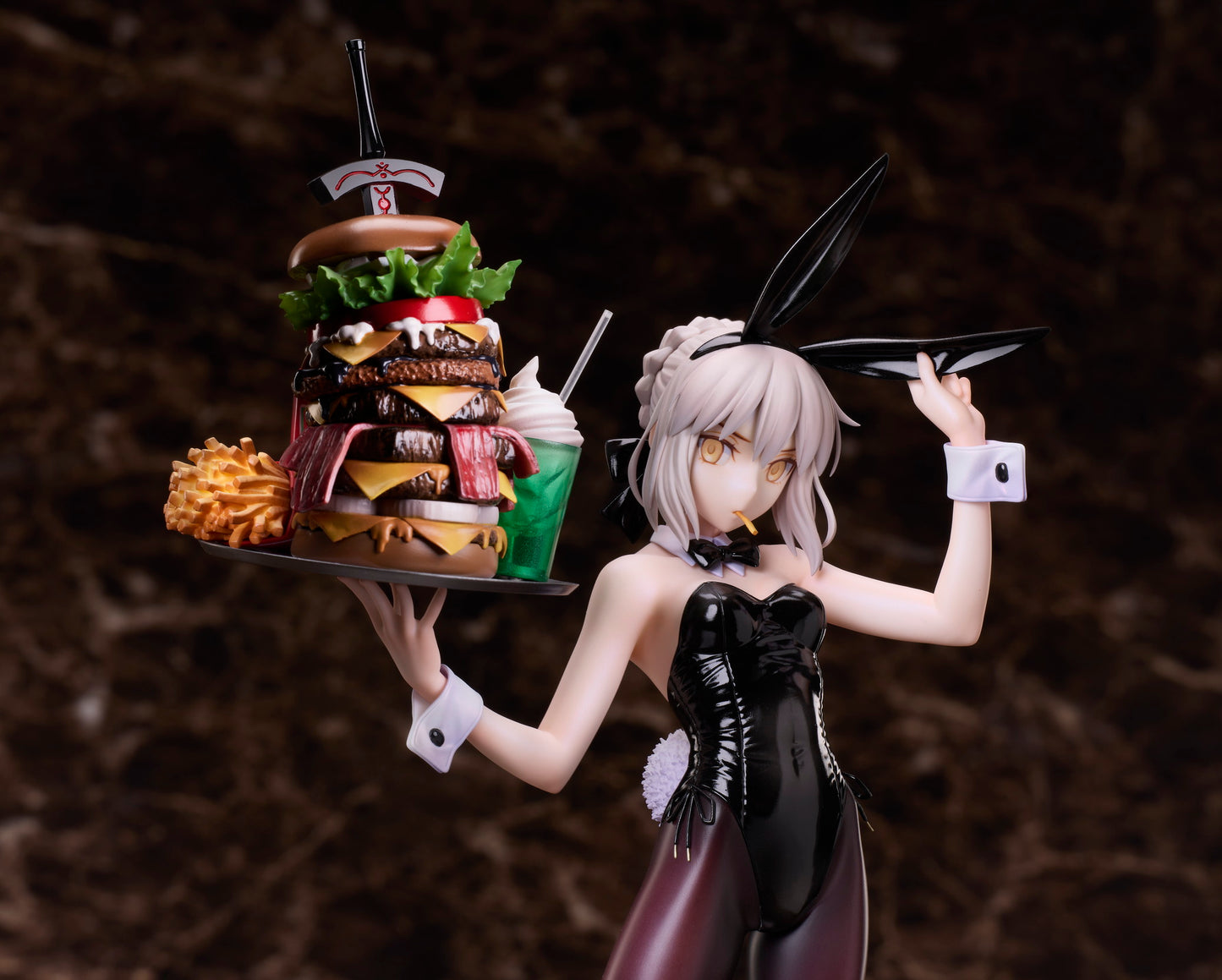 PRE ORDER – 1/7 FATE / GRAND ORDER SABER / ALTRIA PENDRAGON (ALTER) BUNNY VER