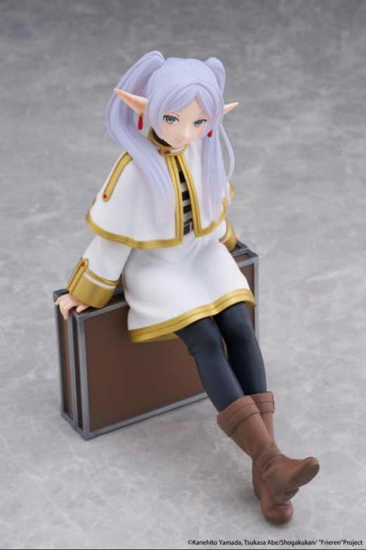 PRE ORDER – FRIEREN: BEYOND JOURNEY'S END DESKTOP CUTE FIGURE - FRIEREN (TRUNK CASE VER.)