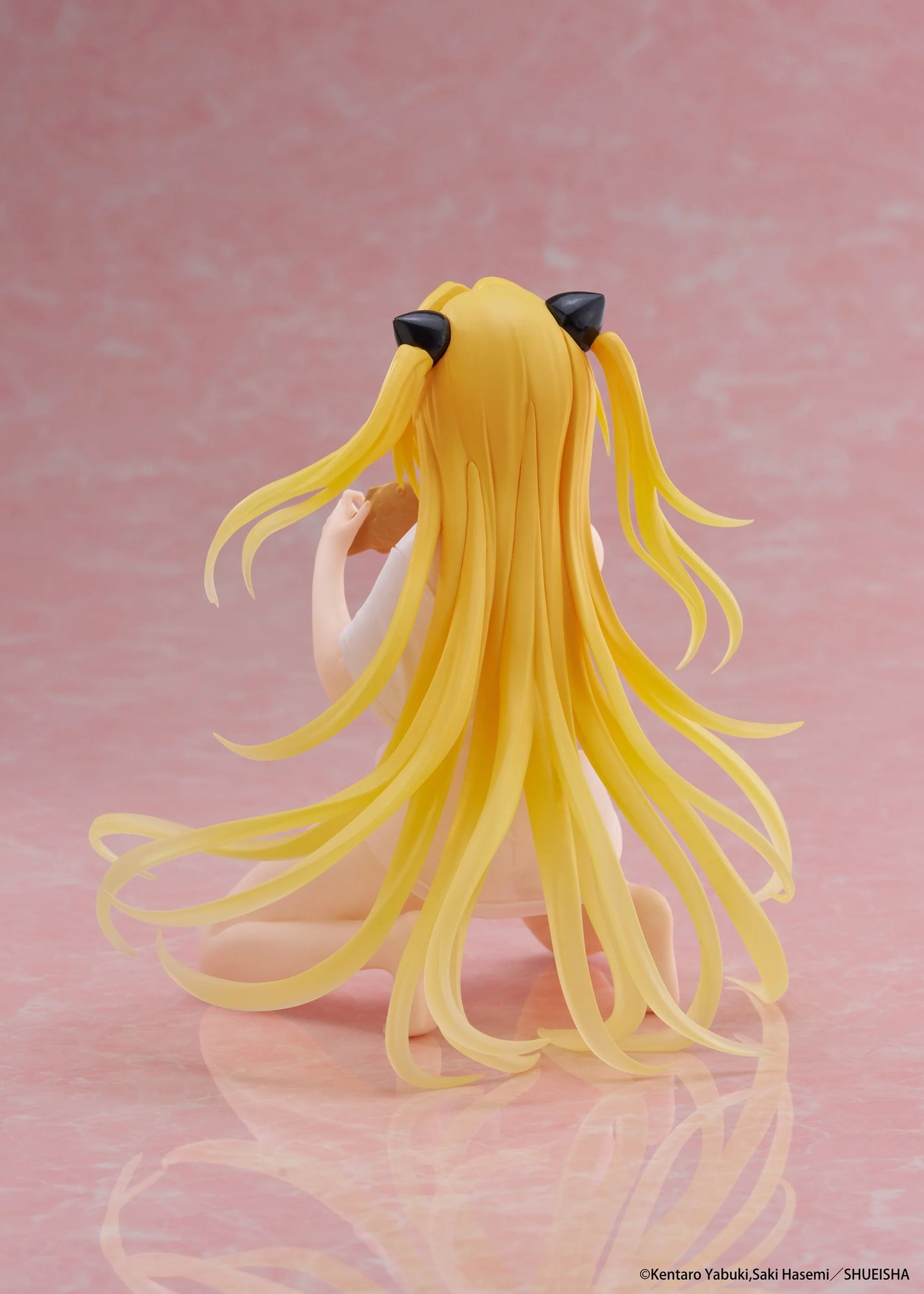 PRE ORDER – TO LOVE-RU DARKNESS DESKTOP CUTE FIGURE - GOLDEN DARKNESS (ROOMWEAR VER.)