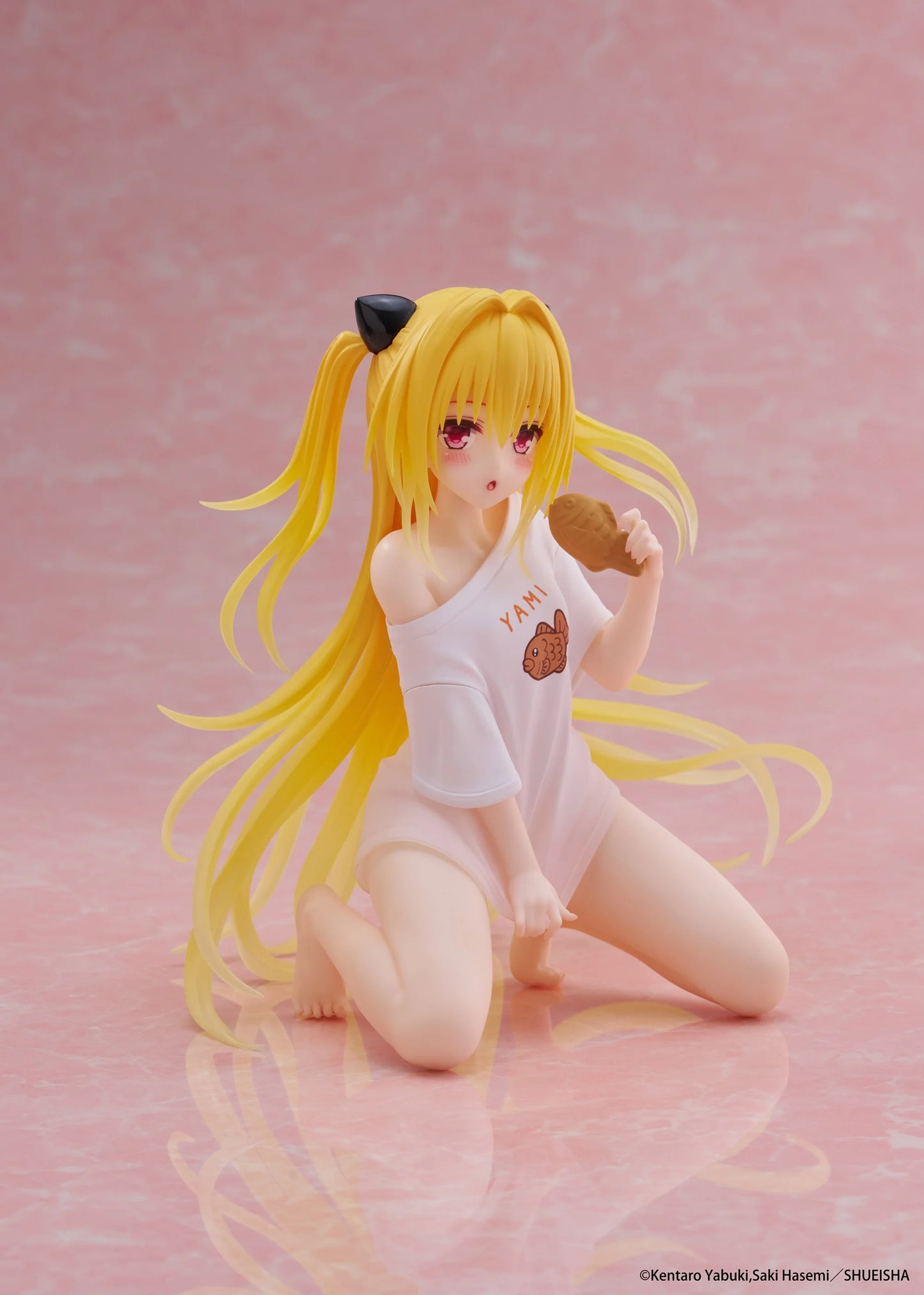 PRE ORDER – TO LOVE-RU DARKNESS DESKTOP CUTE FIGURE - GOLDEN DARKNESS (ROOMWEAR VER.)