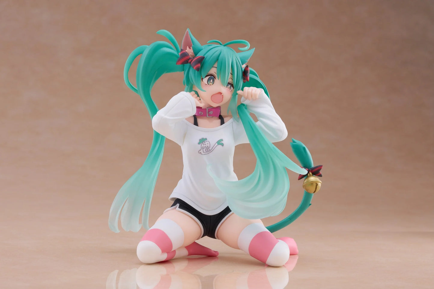 PRE ORDER – HATSUNE MIKU DESKTOP CUTE FIGURE ( CAT EAR T-SHIRT VER. )