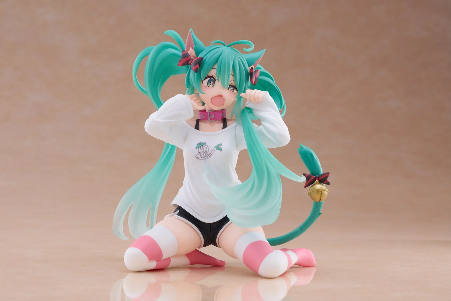 PRE ORDER – HATSUNE MIKU DESKTOP CUTE FIGURE ( CAT EAR T-SHIRT VER. )