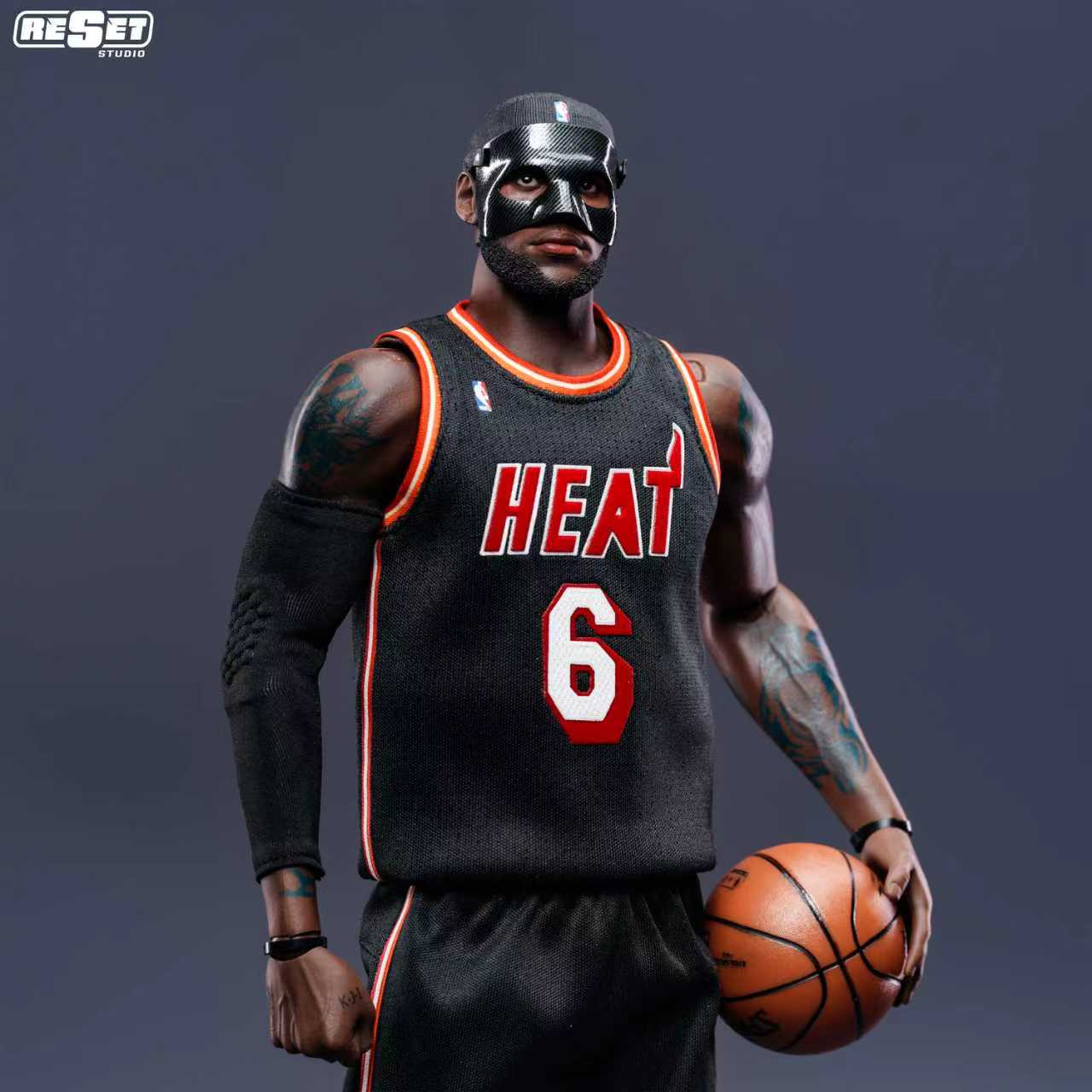 PRE ORDER – 1/6 COLLECTOR'S EDITION - POSSESSIVE EYES - MIAMI HEAT BLACK MASK LEBRON JAMES SCALE COLLECTOR'S EDITION ACTION FIGURE