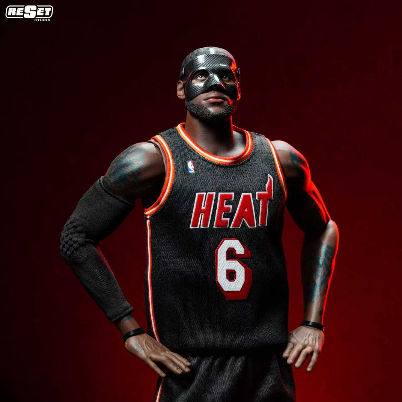 PRE ORDER – 1/6 COLLECTOR'S EDITION - POSSESSIVE EYES - MIAMI HEAT BLACK MASK LEBRON JAMES SCALE COLLECTOR'S EDITION ACTION FIGURE