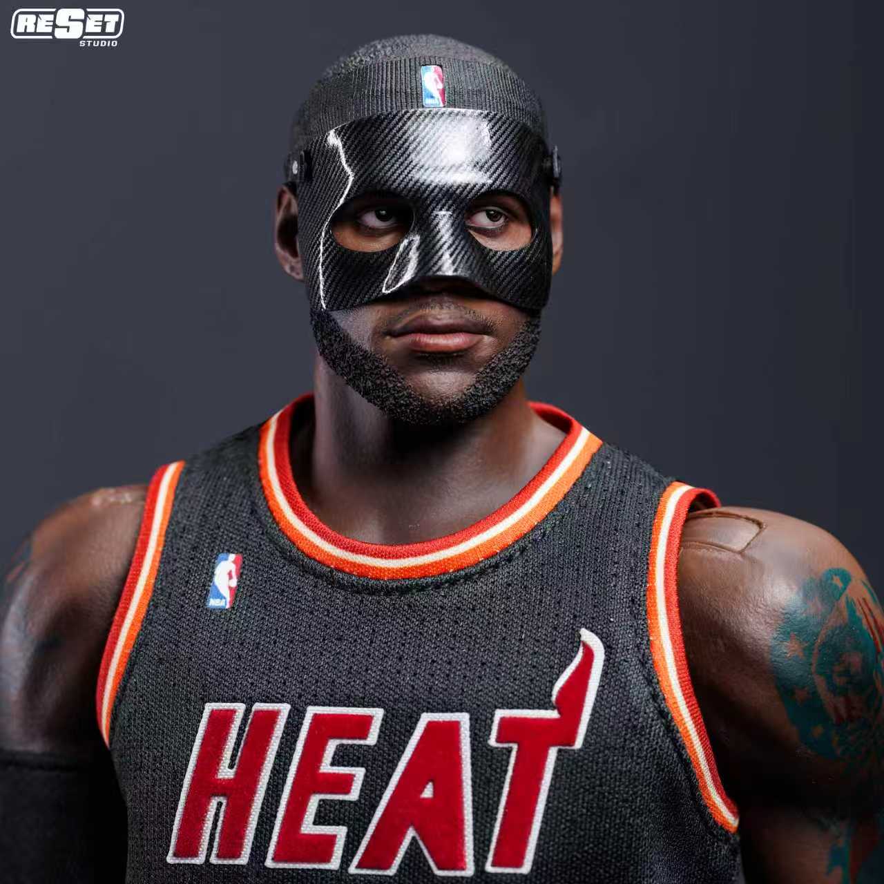 PRE ORDER – 1/6 COLLECTOR'S EDITION - POSSESSIVE EYES - MIAMI HEAT BLACK MASK LEBRON JAMES SCALE COLLECTOR'S EDITION ACTION FIGURE