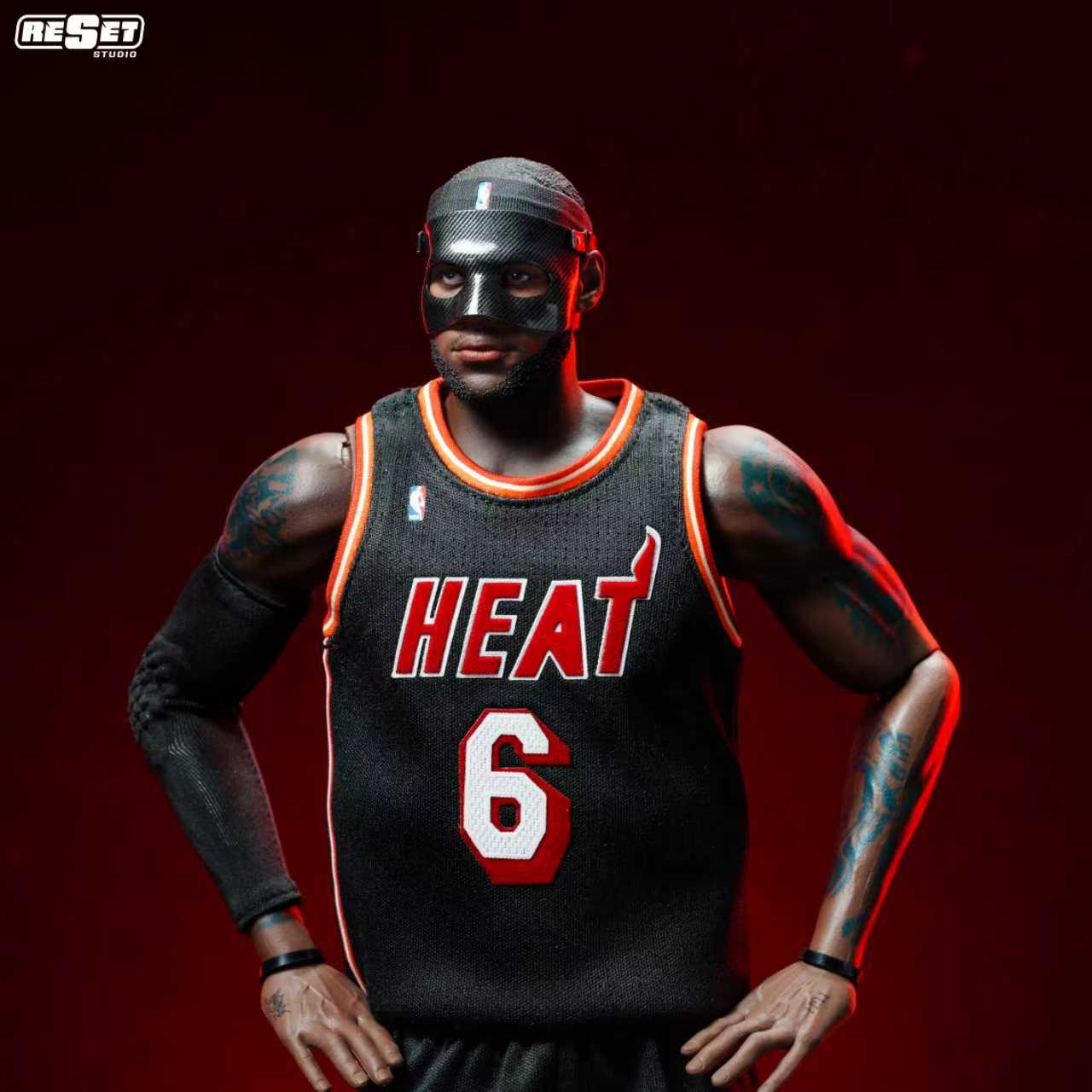 PRE ORDER – 1/6 COLLECTOR'S EDITION - POSSESSIVE EYES - MIAMI HEAT BLACK MASK LEBRON JAMES SCALE COLLECTOR'S EDITION ACTION FIGURE