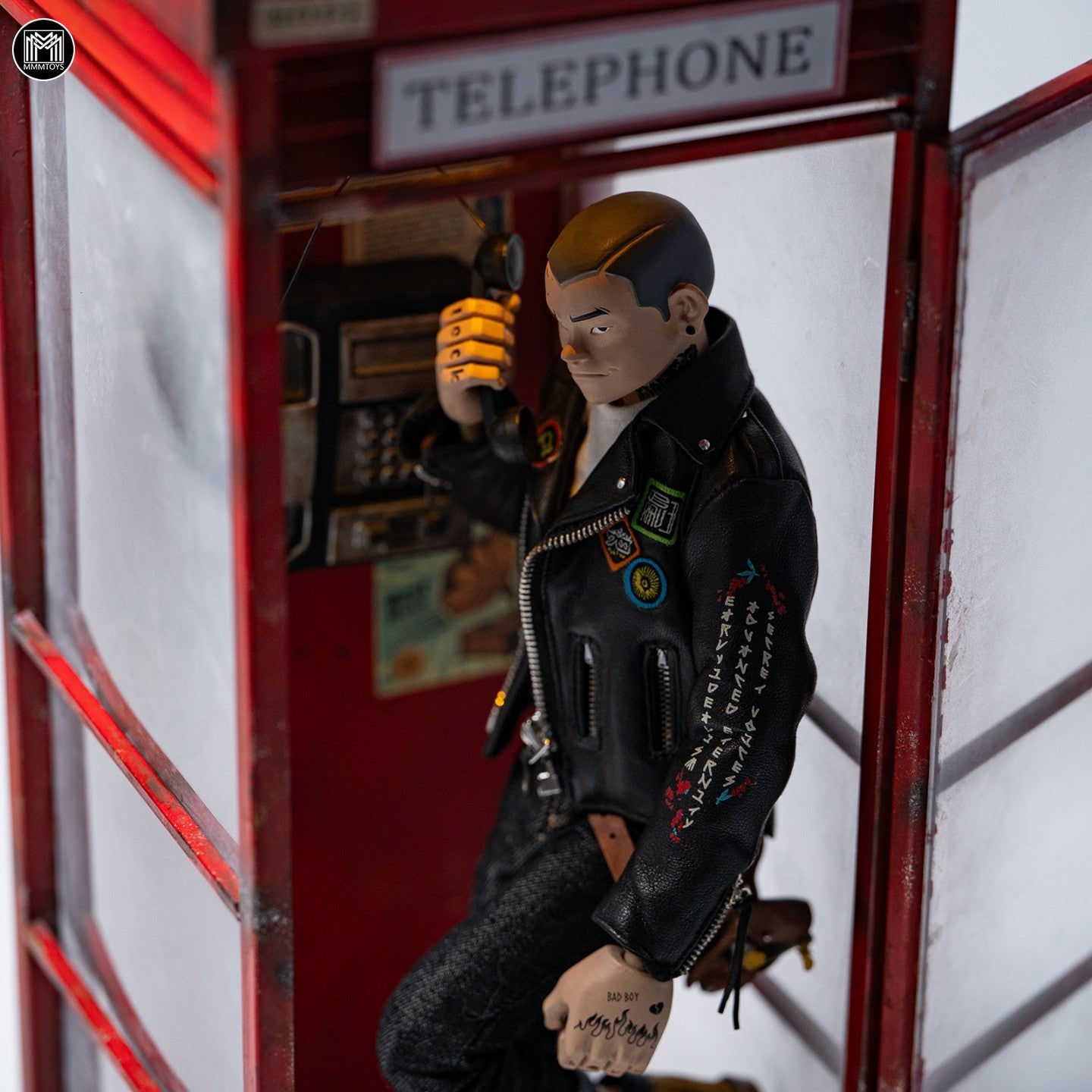 PRE ORDER – MMMTOYS 1/6 TELEPHONE BOOTH M2608