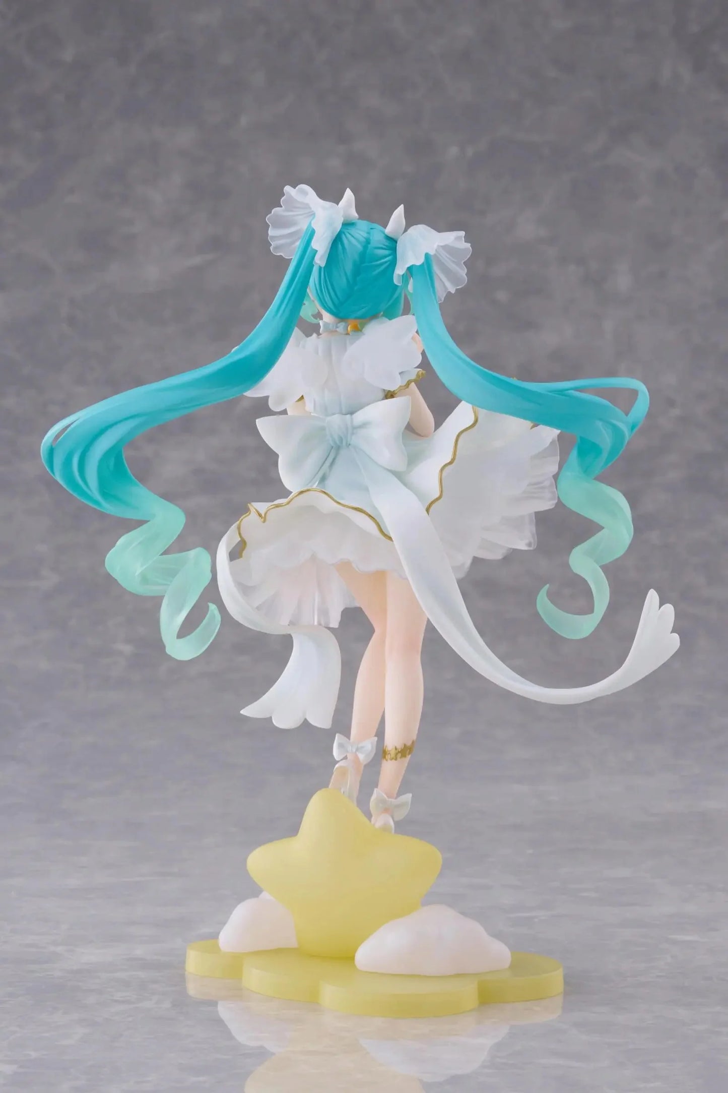 PRE ORDER – HATSUNE MIKU - AMP+ FIGURE - HATSUNE MIKU BIRTHDAY 2026 (STAR DREAMY VER.)
