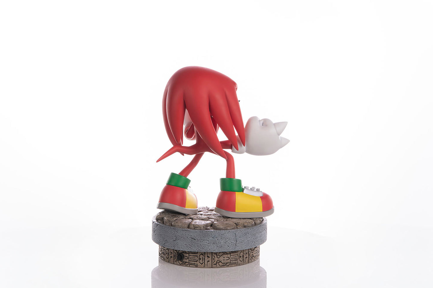 PRE ORDER – SONIC THE HEDGEHOG - MODERN KNUCKLES