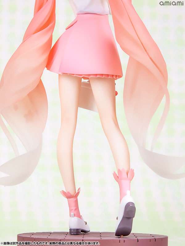 PRE ORDER – [SMILE VALUE 2025] POP UP PARADE SAKURA MIKU : HANAMI OUTFIT VER.