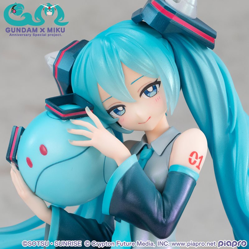 PRE ORDER – 1/7 LUCREA MOBILE SUIT GUNDAM 45TH ANNIVERSARY X HATSUNE MIKU - HATSUNE MIKU X OO GUNDAM