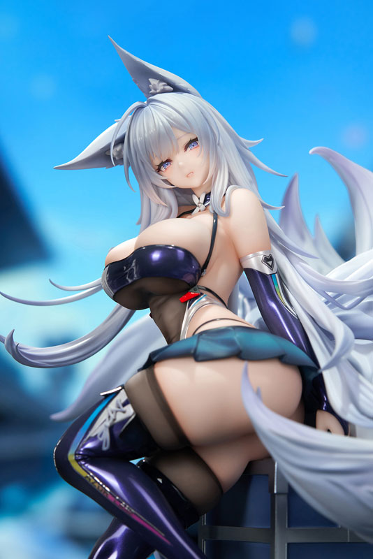 PRE ORDER – 1/7 AZUR LANE - SHINANO MOONLIT CHROME PAINTED FIGURE WITH BONUS WITH LED ACRYLIC DISPLAY BOX