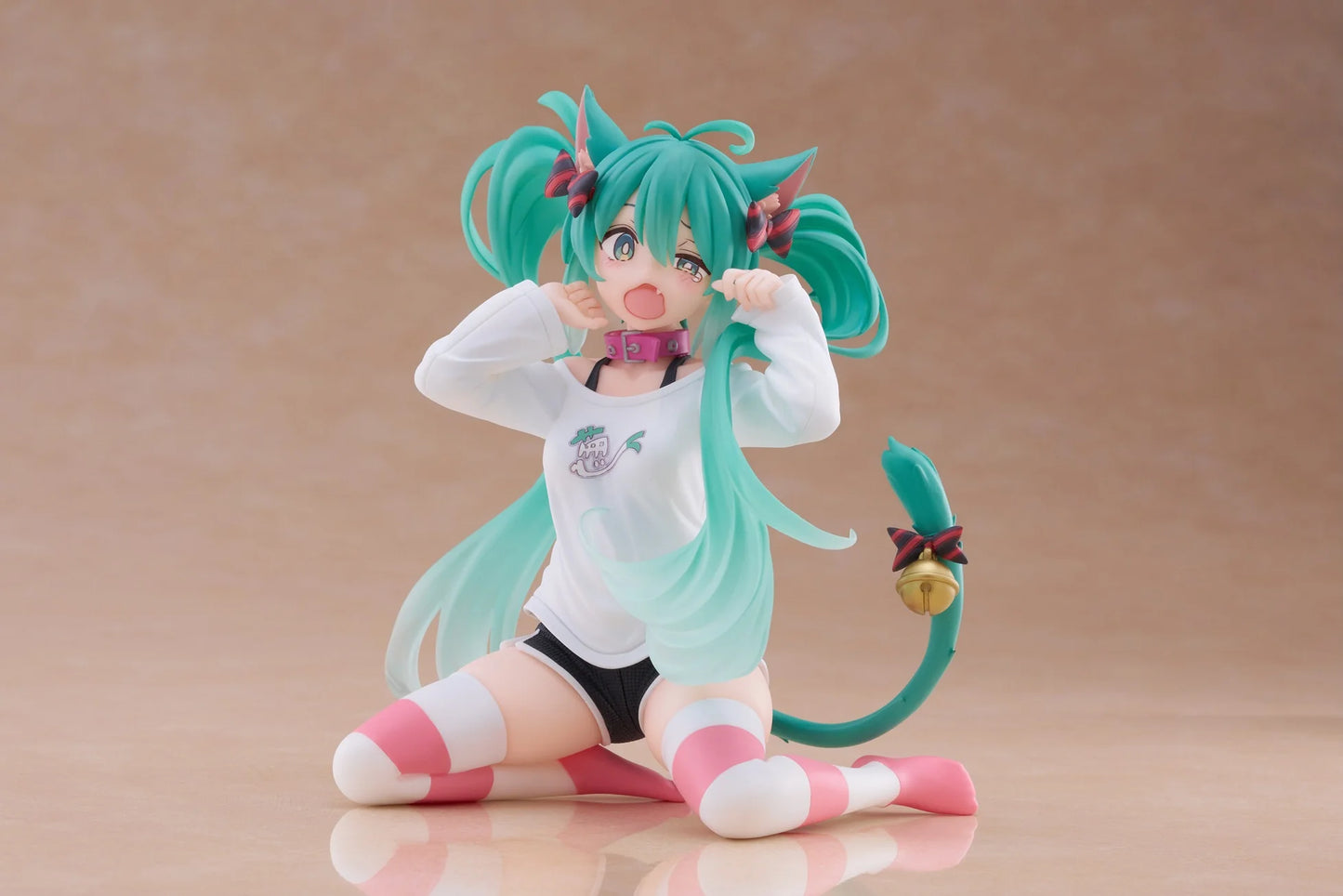 PRE ORDER – HATSUNE MIKU DESKTOP CUTE FIGURE ( CAT EAR T-SHIRT VER. )