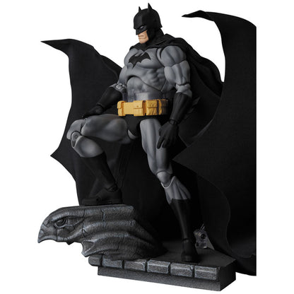 PRE ORDER – MAFEX - BATMAN HUSH BLACK VER. (REISSUE)