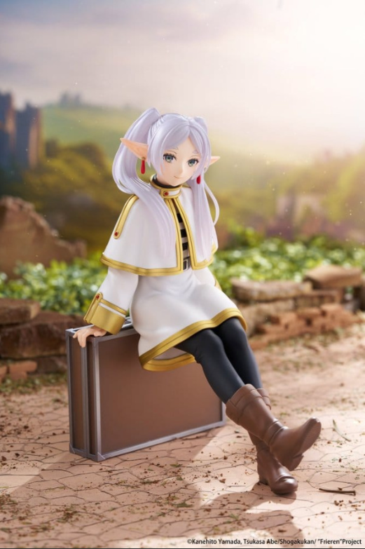 PRE ORDER – FRIEREN: BEYOND JOURNEY'S END DESKTOP CUTE FIGURE - FRIEREN (TRUNK CASE VER.)