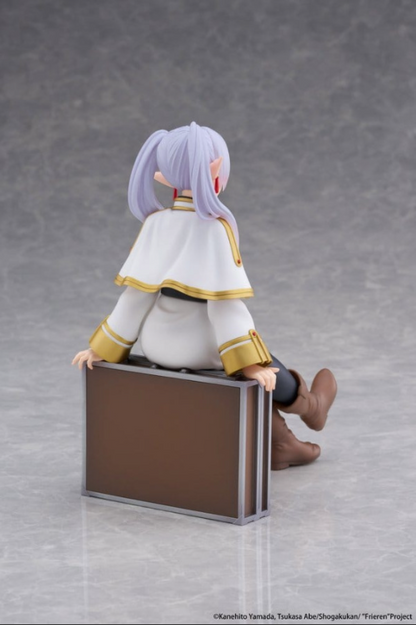 PRE ORDER – FRIEREN: BEYOND JOURNEY'S END DESKTOP CUTE FIGURE - FRIEREN (TRUNK CASE VER.)