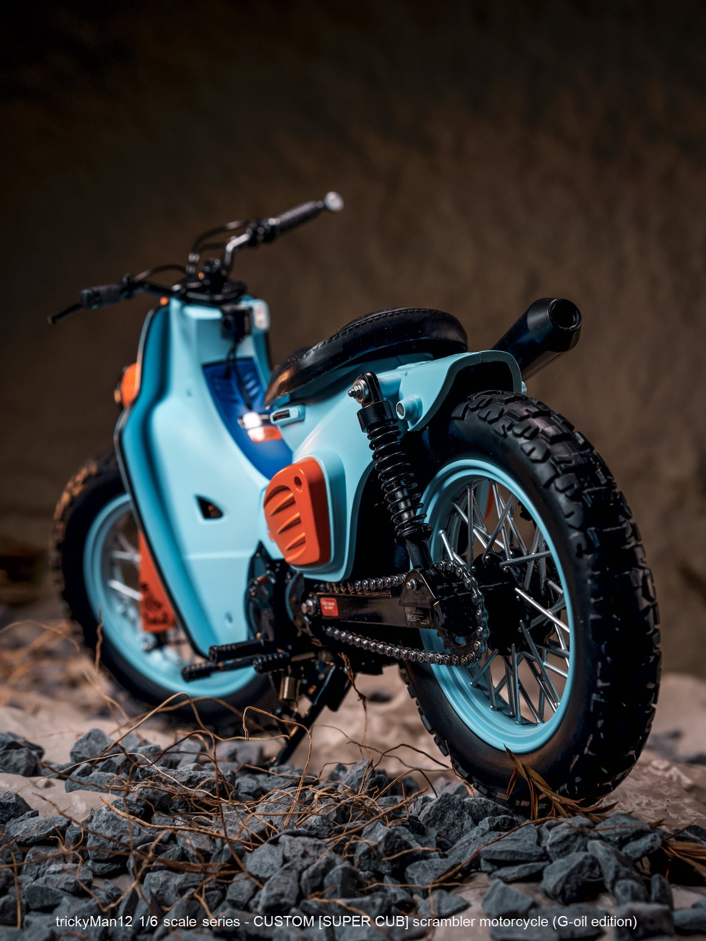 PRE ORDER – 1/6 SUPER CUB SCRAMBLER MOTORCYCLE FB-10134B2 + REAR RACK FB-10147-3-1