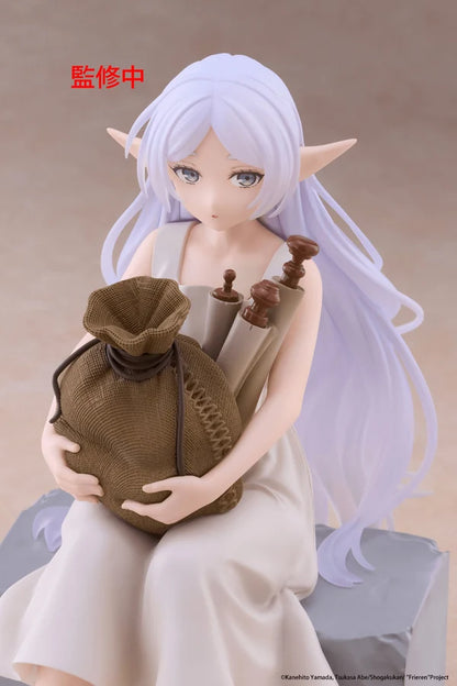 PRE ORDER – FRIEREN: BEYOND JOURNEY'S END DESKTOP CUTE FIGURE - FRIEREN (IN TRAINING VER.)
