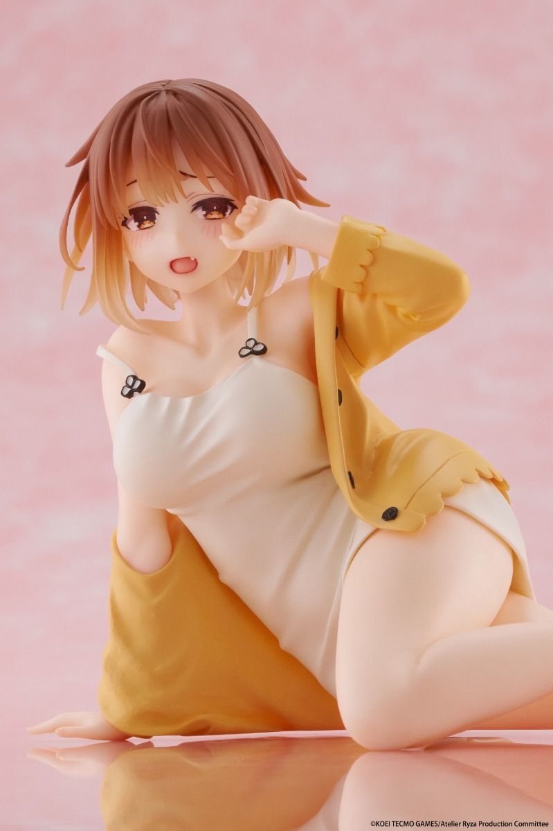 PRE ORDER – ATELIER RYZA: EVER DARKNESS & THE SECRET HIDEOUT DESKTOP CUTE FIGURE - RYZA (NIGHTWEAR VER.) (RERELEASE)