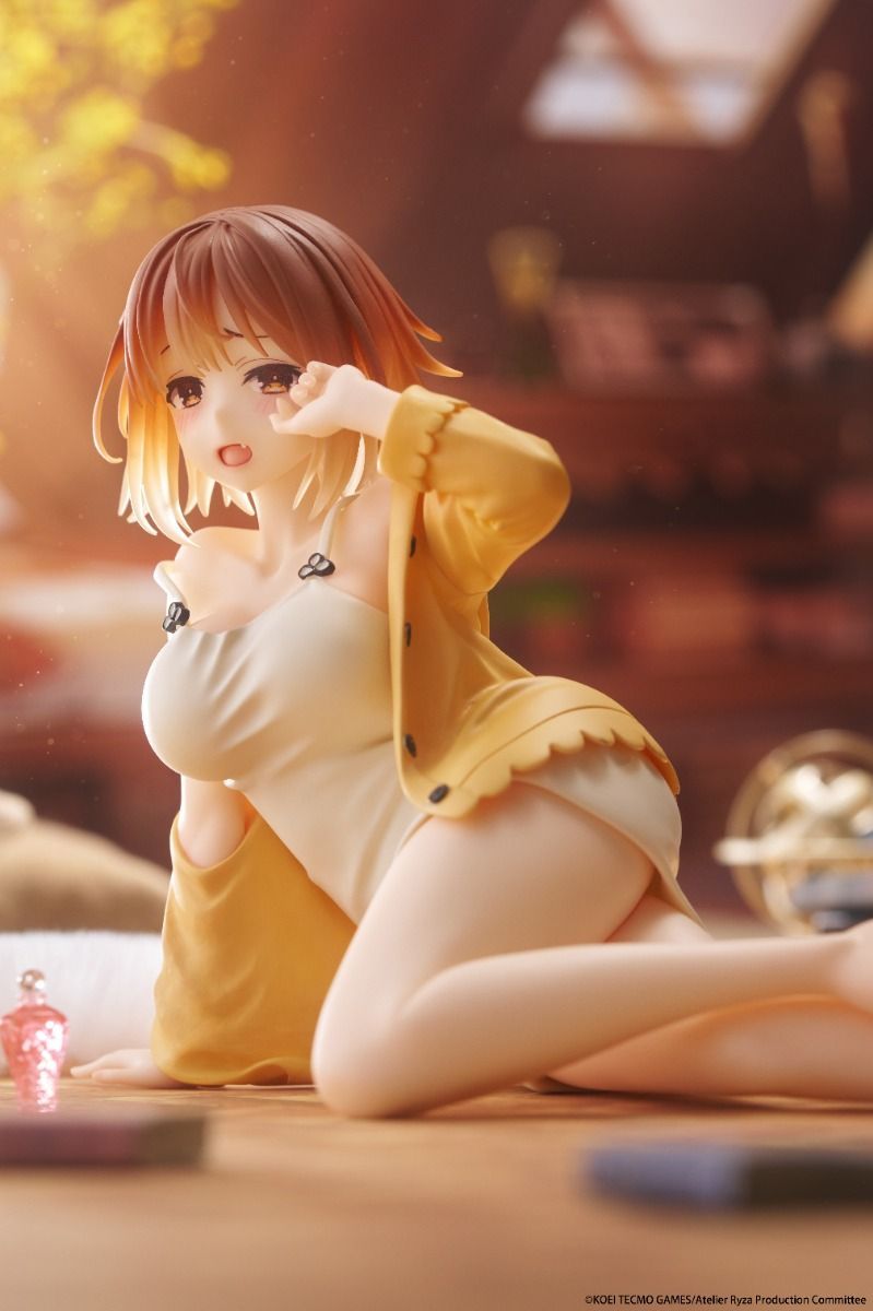 PRE ORDER – ATELIER RYZA: EVER DARKNESS & THE SECRET HIDEOUT DESKTOP CUTE FIGURE - RYZA (NIGHTWEAR VER.) (RERELEASE)
