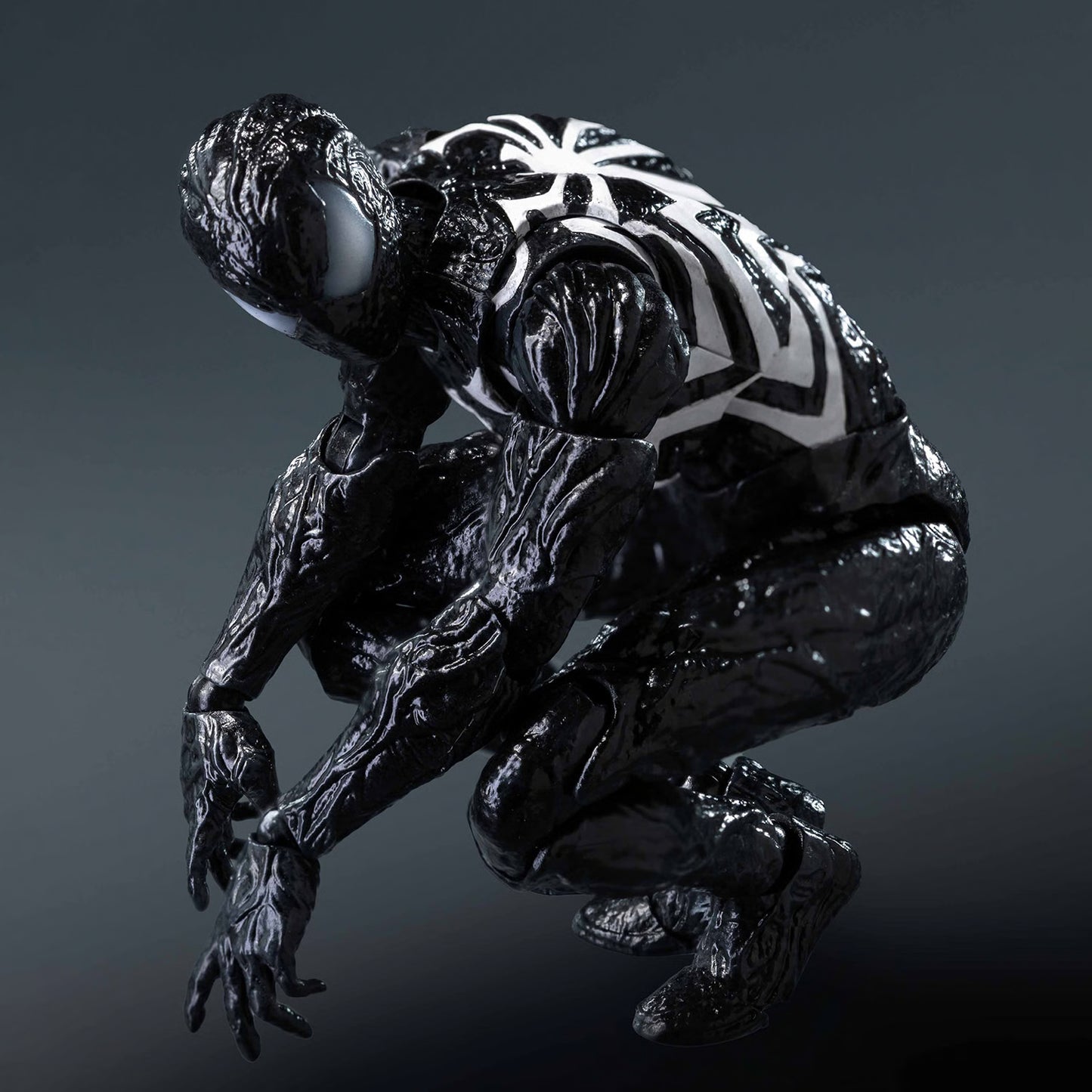 BACK ORDER – MARVEL'S SPIDER-MAN 2 - DLX SPIDER-MAN SYMBIOTE SUIT (PETER PARKER) - STANDARD EDITION