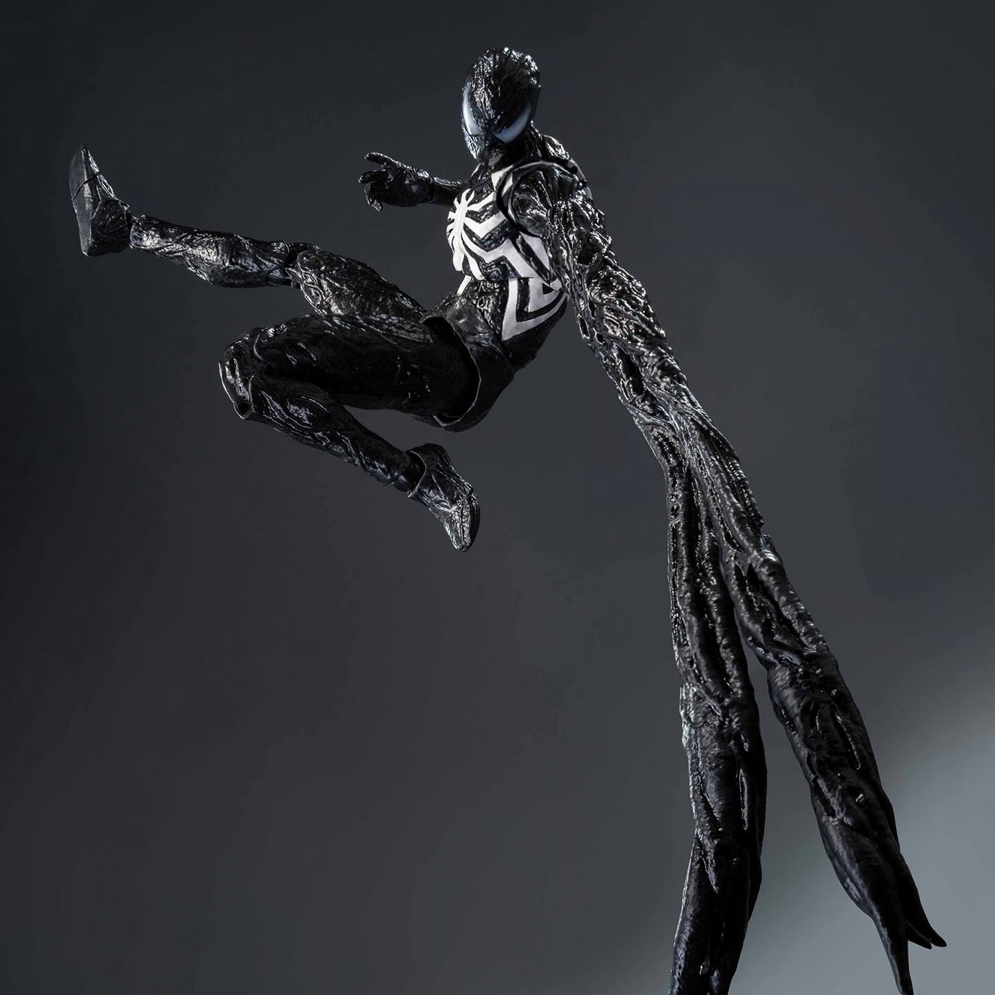 BACK ORDER – MARVEL'S SPIDER-MAN 2 - DLX SPIDER-MAN SYMBIOTE SUIT (PETER PARKER) - STANDARD EDITION