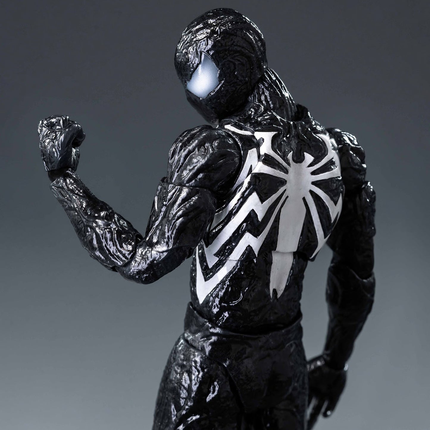 BACK ORDER – MARVEL'S SPIDER-MAN 2 - DLX SPIDER-MAN SYMBIOTE SUIT (PETER PARKER) - STANDARD EDITION