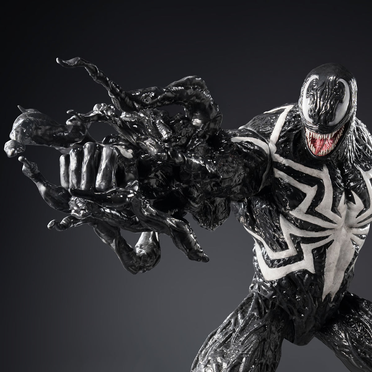 PRE ORDER – MARVEL'S SPIDER-MAN 2 - DLX VENOM - (STANDARD EDITION)