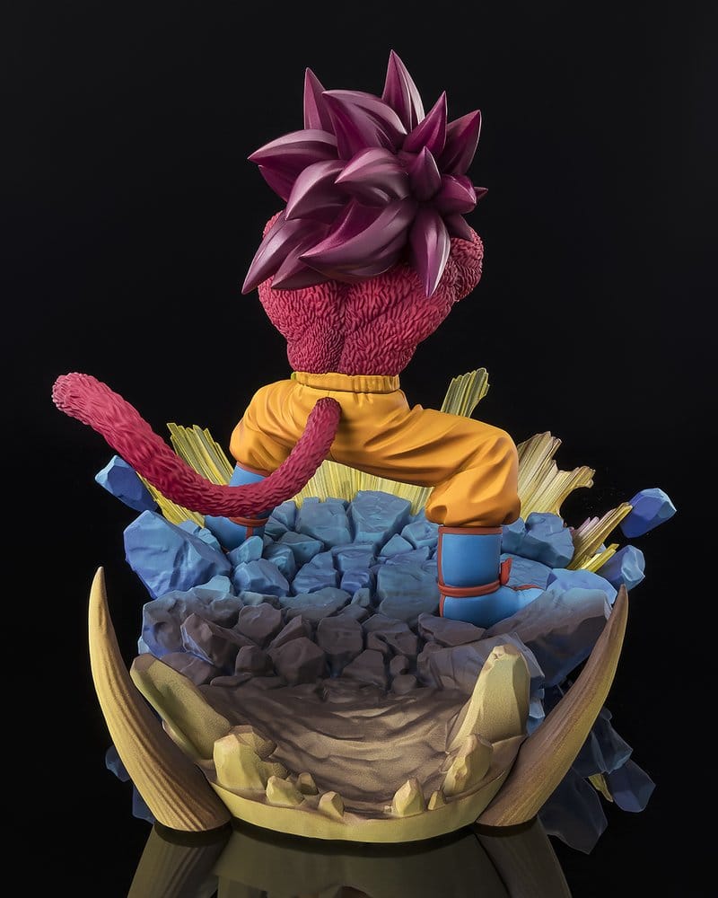 PRE ORDER – FIGUARTSZERO [EXTRA BATTLE] SUPER SAIYAN 4 SON GOKU - DAIMA